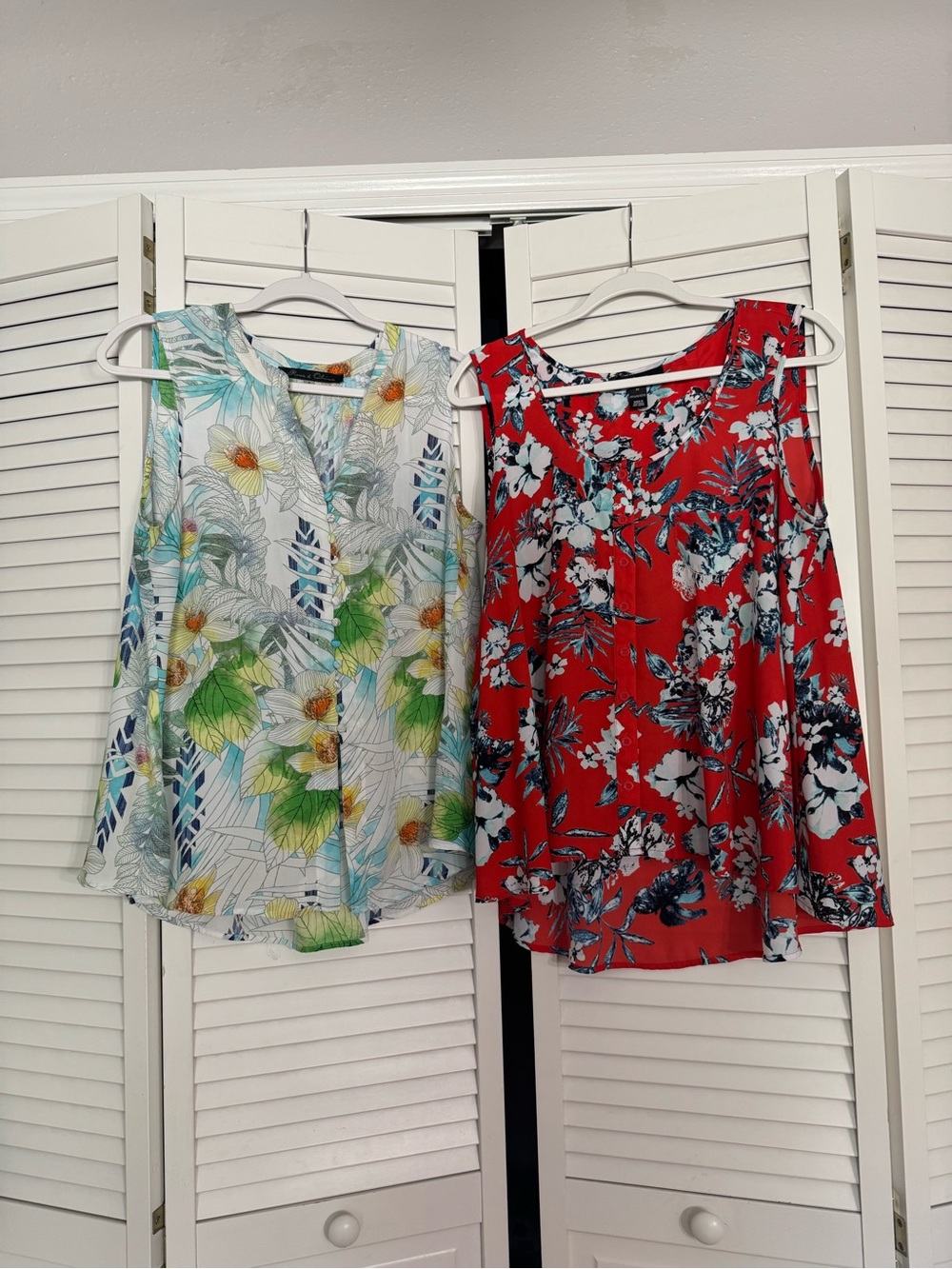 Set of Two Floral Sleeveless V-Neck Women's Tops Flowy Boho Summer Sz M